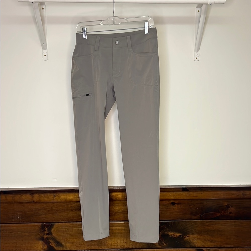 NWT EMS Women’s‎ Compass 4 Points Slim Pants in Brushed Nickel- 2 Short